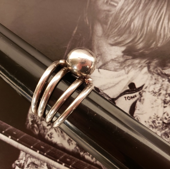 Vintage 1970s Modernist Sterling Silver Ring - Picture 2 of 4